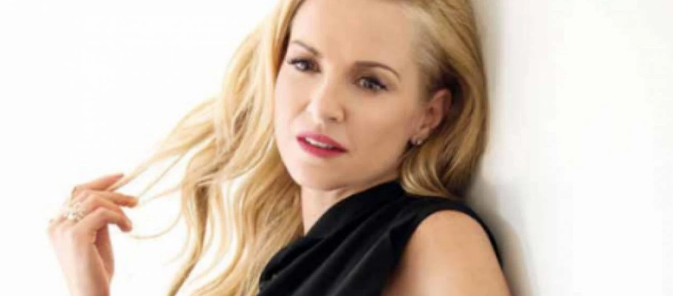 Mαρία Μπεκατώρου: Αποκαλύπτει το σώμα της ποζάροντας με μαγιό (φωτο)